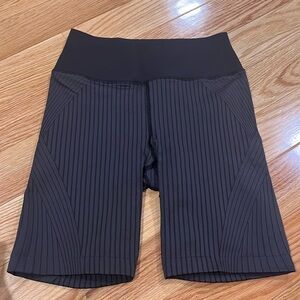 Lululemon ebb to street shorts